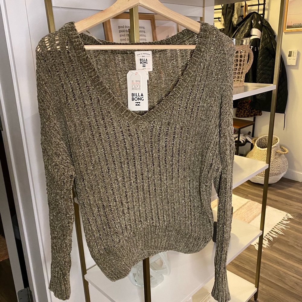 brand new billabong sweater
